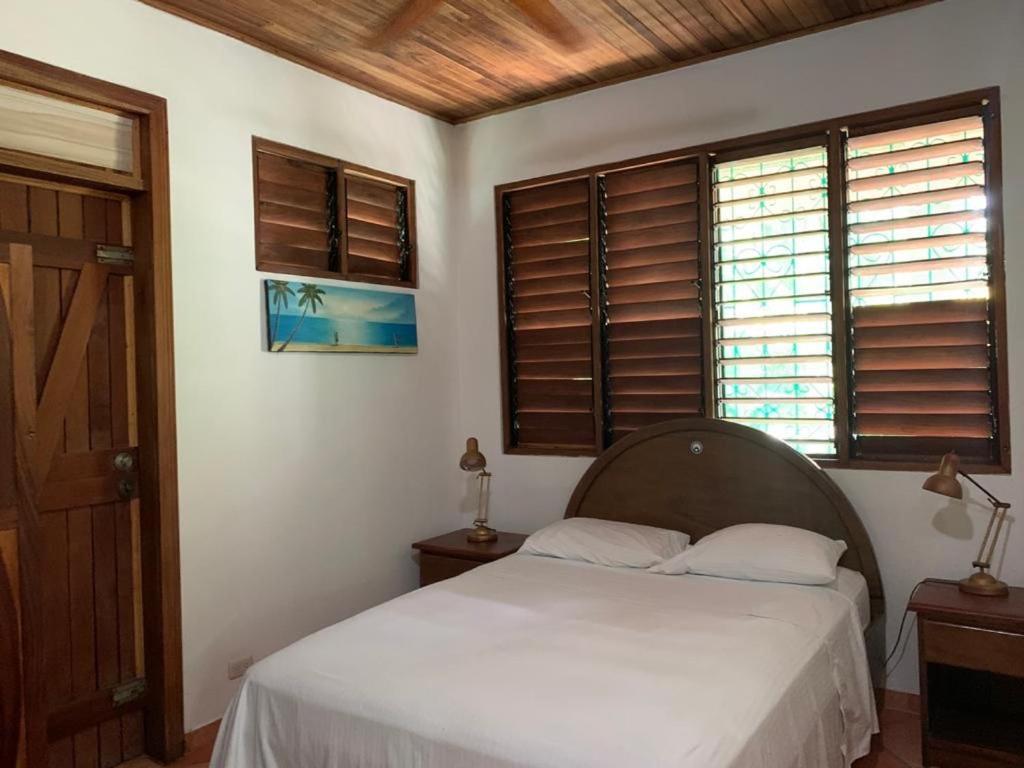 Hotel Mal Pais Surf Camp Playa Santa Teresa  Exteriér fotografie