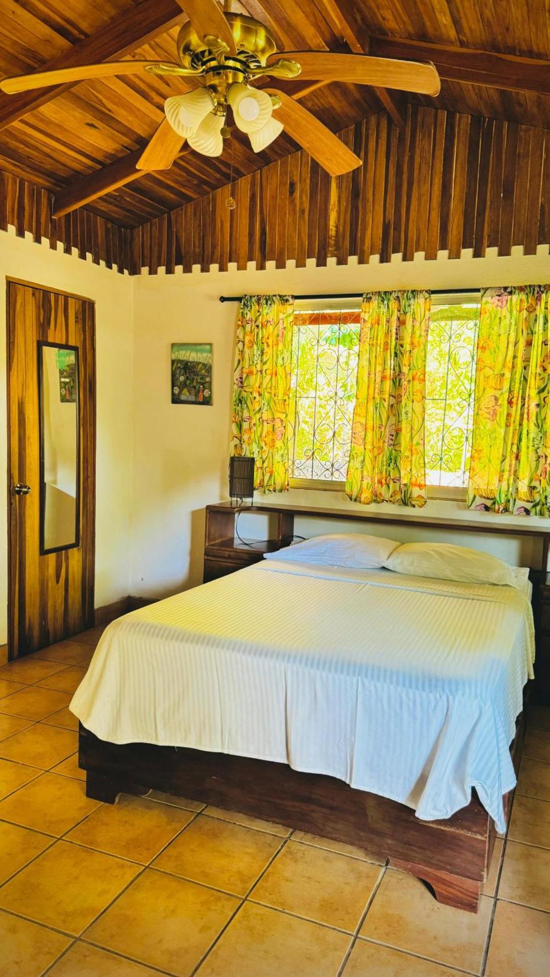 Hotel Mal Pais Surf Camp Playa Santa Teresa  Exteriér fotografie